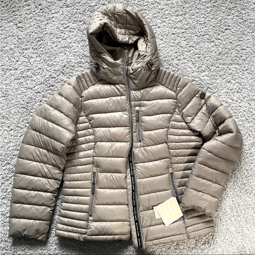 🔥NWT Michael Kors packable puffer